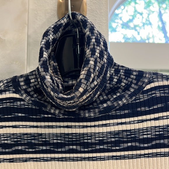 Tory Burch Long-Sleeved Turtle Neck Sweater. Tory navy and cream color. SZ XS. - Picture 10 of 10